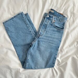 Levi's Ribcage Straight Jeans in excellent condition